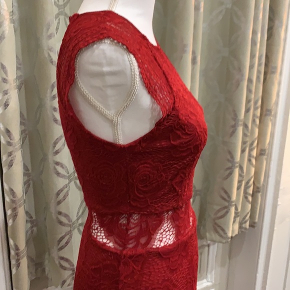 MARCIANO RED LACE GOWN - Picture 5 of 11